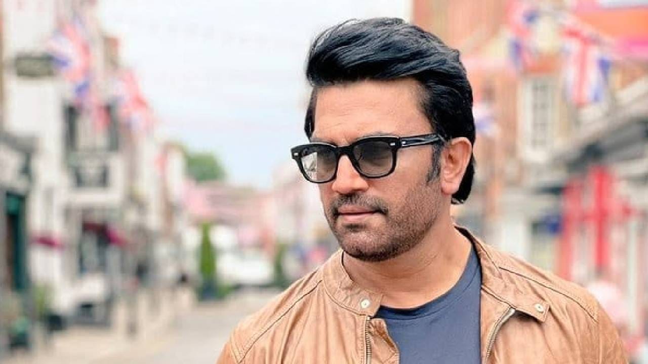 मराठी मनोरंजनसृष्टीपासून हिंदी चित्रपट आणि छोट्या पडद्यापर्यंत आपल्या अभिनयाची वेगळी छाप पाडणारा अभिनेता म्हणजे शरद केळकर. दमदार अभिनयासोबतच भारदस्त आवाजामुळे शरदने प्रेक्षकांच्या मनात खास स्थान निर्माण केलं आहे.
