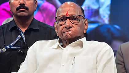 शरद पवारांच्या उपस्थितीत महत्त्वाची बैठक, पार्थ पवारही हजर.