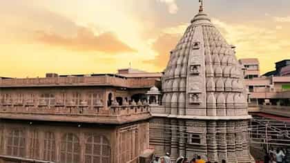 राज्यभरातून दुष्काळग्रसतांसाठी मदतीचे हात सरसावले; गजानन महाराज....
