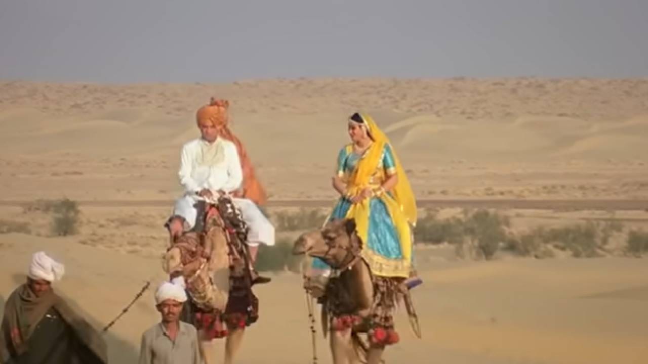 अनिल कपूर आणि श्रीदेवी यांच्या ‘लम्हे’मुळे हे लोकगीत देशभर पोहोचलं. लग्नसमारंभ आणि उत्सवांमध्ये आजही ‘मोरनी बागा मा बोले’चा जल्लोष पाहायला मिळतो.