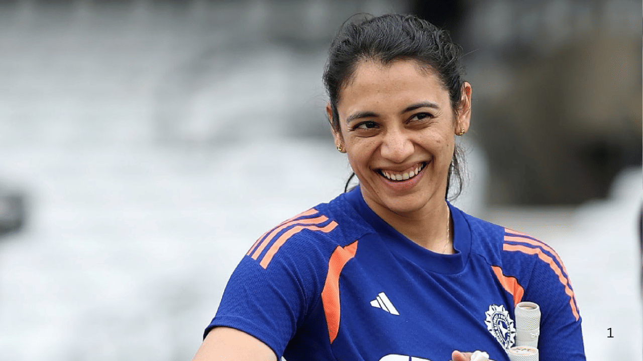 या सेमीफायनलमध्ये स्मृती मानधनाने 37 धावांची खेळी केली. खेळी जरी छोटी असली तरीही तिचा पराक्रम हा मोठा आहे.