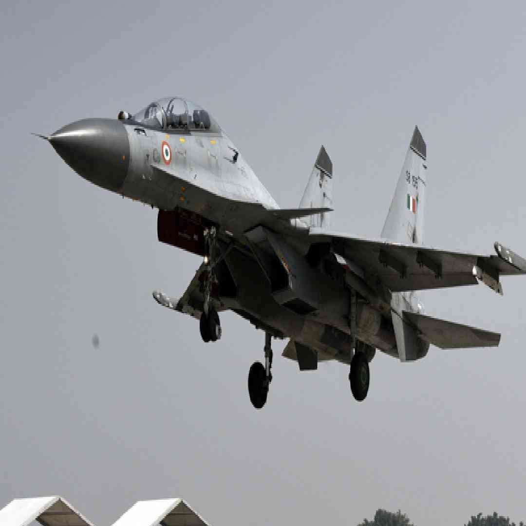 RVV-BD मिसाइलच्या समावेशामुळे Su-30MKI ची मारक क्षमता आणखी वाढेल. शत्रुची रडार असलेली विमानं आणि अन्य महत्वाचे हवाई प्लॅटफॉर्म दूर अंतरावरुनच भेदता येतील. या मिसाइलमुळे भारतीय फायटर जेट्सना शत्रू प्रदेशात जास्त खोलवर जाण्याची गरज भासणार नाही. (Getty Images)