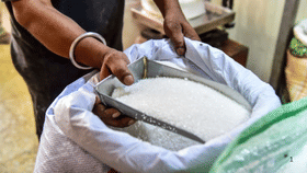 Sugar Stock: सगळ्या देशात साखरेच्या साठेबाजीवर निर्बंध, पण सरकारकडून एका शहराला विशेष सूट असं का?