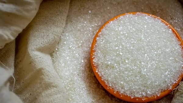 Sugar | साखर व्यापाऱ्यांना केंद्राचा मोठा झटका! साखरेची साठा मर्यादा निम्म्यावर, 15 सप्टेंबरपासून नवा नियम लागू