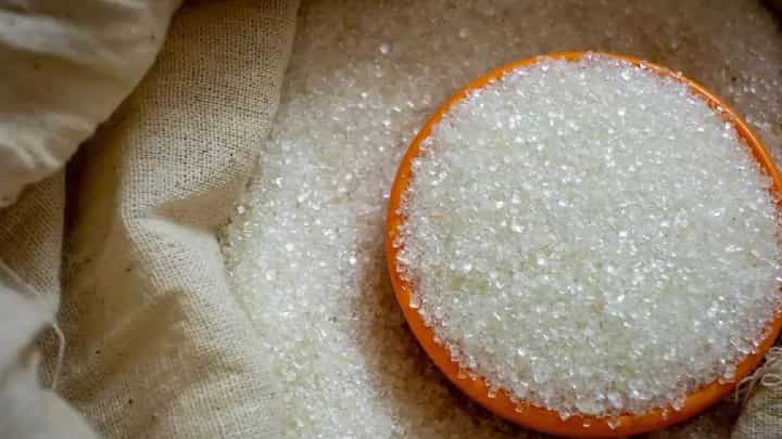 Sugar | साखर व्यापाऱ्यांना केंद्राचा मोठा झटका! साखरेची साठा मर्यादा निम्म्यावर, 15 सप्टेंबरपासून नवा नियम लागू Sugar | साखर व्यापाऱ्यांना केंद्राचा मोठा झटका! साखरेची साठा मर्यादा निम्म्यावर, 15 सप्टेंबरपासून नवा नियम लागू