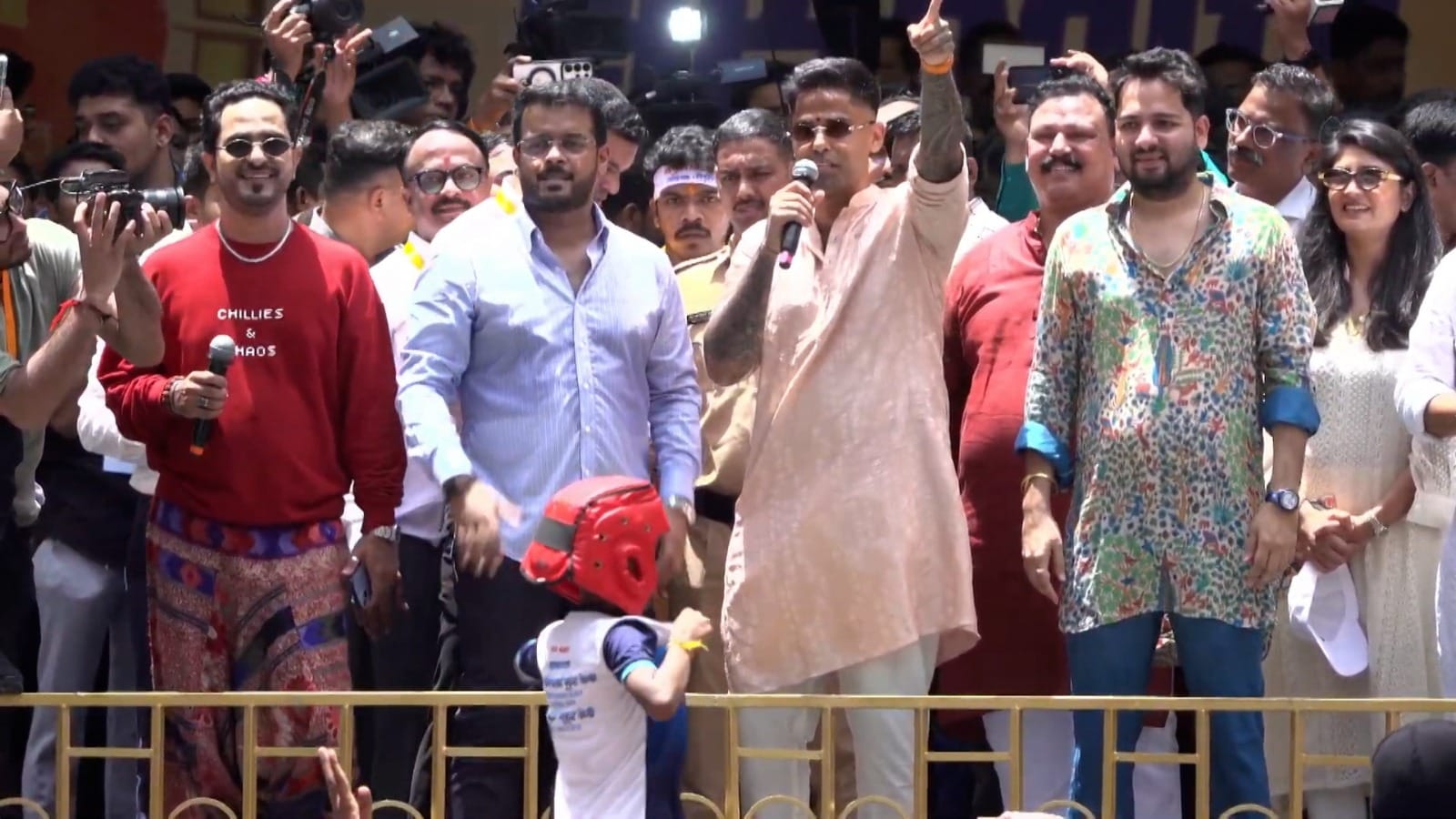प्रताप सरनाईक आणि पूर्वीच सरनाईक आयोजित संस्कृती दहीहंडीला कांदिवलीच्या जय श्री महाकाल गोविंद पथकाचे यशस्वी ८ थरांची सलामी दिली. सलग तिसऱ्या वर्षी संस्कृती दहीहंडीला ८ थरांची सलामी दिली.