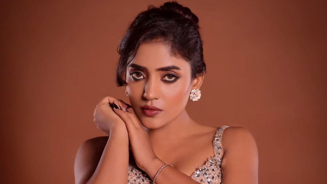 मॉडेलिंग दरम्यान तिने अनेक नामांकित मासिकांसाठी फोटोशूट केले आणि या क्षेत्रात नाव कमावले. तिने ‘फेमिना’, ‘फिल्मफेयर’ आणि ‘ग्राजिया’ सारख्या प्रतिष्ठित मासिकांसाठी काम केले आहे. तसेच IAWA च्या मिस इंडिया 2029 मध्ये फोर्थ रनर-अप राहिली आहे.