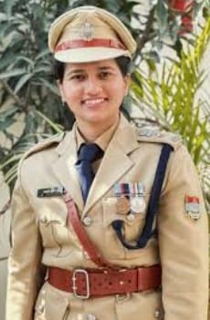 इंजिनिअरिंगनंतर तृप्ती अनेक सरकारी स्पर्धा परीक्षांमध्ये उत्तीर्ण झाल्या. त्यांना ISROमध्ये सायन्टिस्ट- इंजिनिअर पदावर काम करण्याचीही संधी मिळाली होती. याशिवाय NTPCसह इतर सरकारी संस्थांकडूनही त्यांना नोकरीच्या ऑफर्स मिळाल्या.