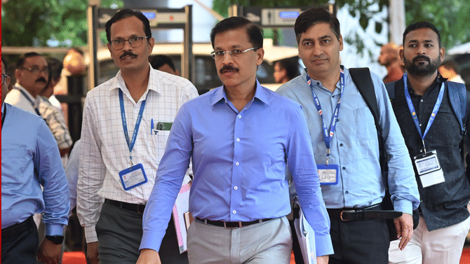 खासगी रुग्णालयांतील सलाईन नळीच्या विक्रीत… FDA आयुक्तांची धडक कारवाई पुन्हा राज्यभर चर्चेत