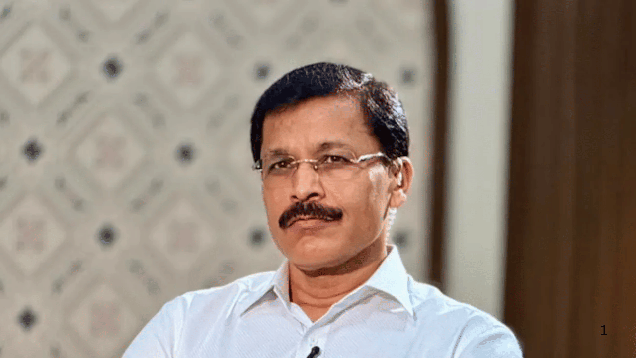 काही वर्षांपूर्वी राज्यामध्ये या उत्पादनांच्या विक्रीसाठीही परवाना सक्त करावा, यासाठी तत्कालीन आयुक्तांनी पाठपुरावा सुरू केला. छोट्या दुकानांपासून औषधांच्या दुकानापर्यंत, रस्त्यावरही ही सौंदर्यप्रसाधने सर्रास विकली जात आहे. एफडीएकडे आधीच मनुष्यबळ कमी आहे त्यात आणखी कामाचा भार वाढेल असे त्यांचे म्हणणे  आहे.