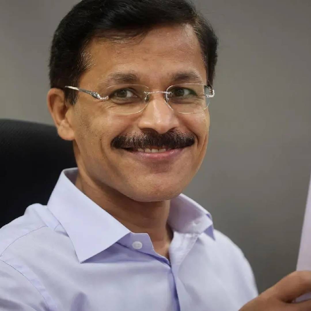 तुकाराम मुंढे हे त्यांच्या कामगिरीमुळे सर्वसामान्य नागरिकांमध्ये तसंच सेलिब्रिटींमध्येही लोकप्रिय ठरत आहेत. विविध सेलिब्रिटींकडून त्यांना मोठा पाठिंबा मिळत आहे. आता प्रिती झिंटानेही हा टी-शर्ट परिधान करून त्यांना जाहीर पाठिंबा असल्याचं स्पष्ट केलं आहे.