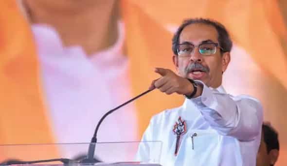 सध्या राज्यभरात दुष्काळाची स्थिती आहे. विदर्भ, मराठवाडा, पश्चिम महाराष्ट्रातील शेतकरी आर्थिक संकटात सापडला आहे. शेतातील उभे पीक जळून खाक झाले आहे. दरम्यान, आता माजी मुख्यमंत्री उद्धव ठाकरे यांनी पत्रकार परिषद घेत सरकारकडे काही मागण्या केल्या आहेत.