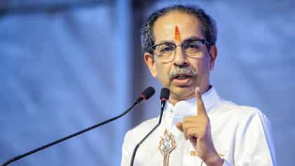 उद्धव ठाकरेंची मोठी मागणी! धनुष्यबाण चिन्ह गोठवा; शिवसेना.....