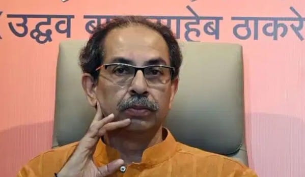 राज्यातील सर्व जिल्ह्यांच्या पालकमंत्र्यांना कामाला लावलं पाहिजे. दुष्काळात केंद्र सरकारनेही मदत केली पाहिजे. तीन महसलू विभागात मंत्रिमंडळ बैठका बोलवून निर्णय घ्यावेत, अशी मागणी त्यांनी केली आहे. 