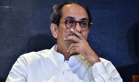 सरकार जी मदत करणार आहे. ती 40-45 दिवसांच्या आत शेतकऱ्याच्या हातात आली पाहिजे, अशी महत्त्वाची मागणी त्यांनी केलीय. अमित शहा यांनी राज्यात येऊन बघितलं पाहिजे. त्यांच्याकडे पक्ष फोडायला पैसे आहेत मग त्यांनी शेतकऱ्यांना मदत करावी, असा हल्लाबोल त्यांनी केलाय.  