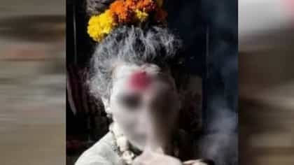 हातात तलवार, जळत्या चितेवरचं मांस चवीने खाल्लं...अघोरी किन्नरचा किळसवाणा प्रकार पाहून संताप!