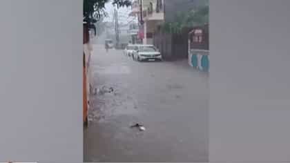 60 तासांपासून पाऊस थांबेना! उत्तर प्रदेशात 56 जणांनी गमावला जीव.