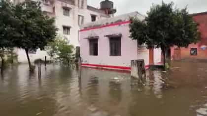 उत्तर प्रदेशात मुसळधार पावसाचा कहर; 48 तासांत 15 बळी, शेकडो कुटुंबांवर.