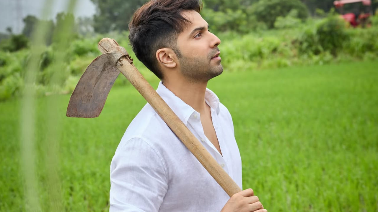 वरुणने आपल्या इन्स्टाग्राम अकाउंटवर हे फोटो शेअर करत ‘खेती शुरू’ असे कॅप्शन दिले आहे. फोटोंमध्ये तो एका साथीदारासोबत शेतात काम करताना दिसत आहे. तो पूर्णपणे शेतीच्या कामात रमल्याचे दिसून येत आहे.