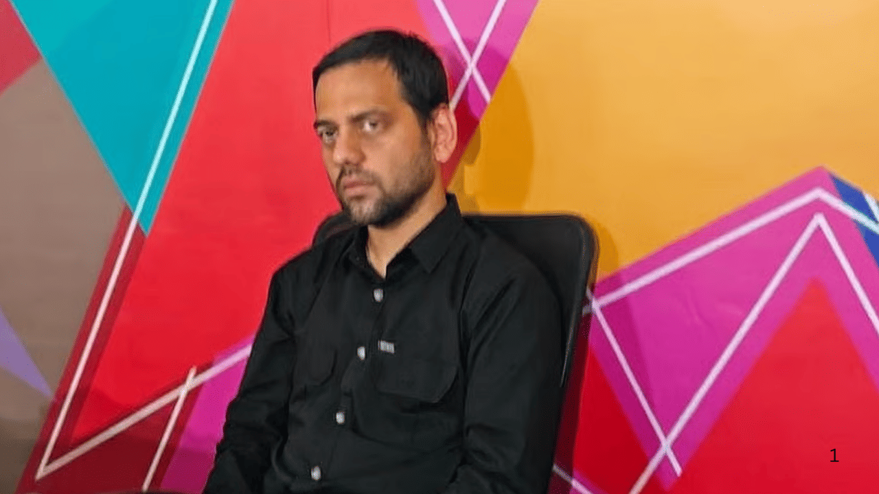 विद्यानंद बापट यांच्यावर डिजे बंदी या मागणीमुळे हल्लाही झाला आहे. tv9 मराठीशी बोलत असताना विद्यानंद बापट यांना ऑन कॅमेरा संतोष चव्हाण यांनी झापड मारली होती.