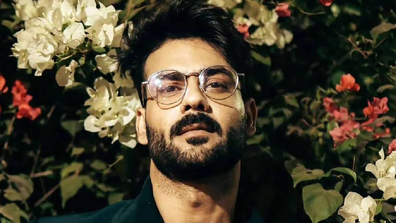 यापूर्वी श्वेता आणि विशालच्या लग्नाच्या अफवाही सोशल मीडियावर चर्चेत होत्या. त्यावेळी विशालने या चर्चांवर प्रतिक्रिया देताना लग्नाबाबत त्याची भूमिका स्पष्ट केली होती. "एखाद्यासोबत राहायचं असेल तर लग्न करण्याची काय गरज आहे? ज्याप्रकारे हल्ली घटस्फोटांचं प्रमाण वाढतंय, ते पाहून मला लग्नच करायचं नाहीये. लग्न करून घटस्फोट द्यायचा नाहीये. जगात जे घडतंय, ते माझ्यासोबतही घडेल", असं तो म्हणाला होता. 
