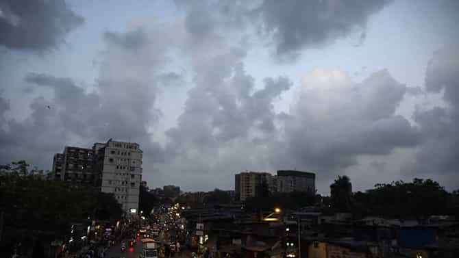 Weather Update : संकट मोठं... राज्यात एक दशकानंतर सर्वात कमी पावसाची नोंद, रब्बीवरही संकट? हवामान खात्याचा मोठा इशारा