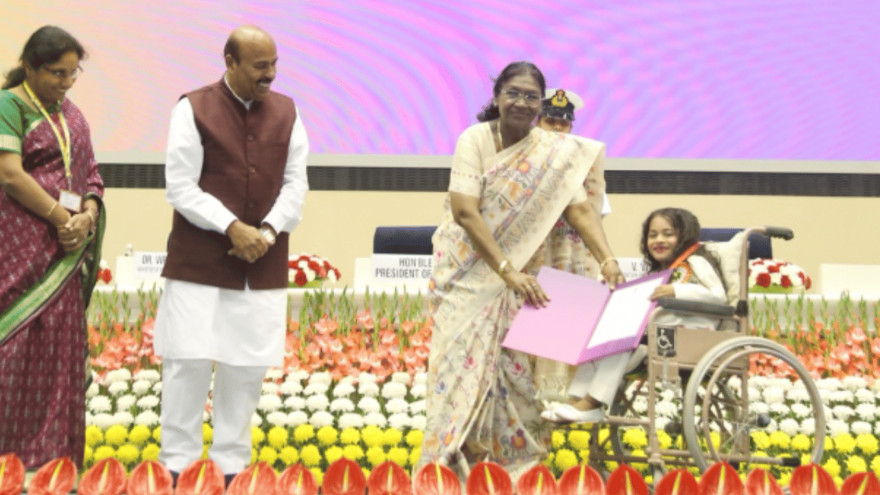 वेगळ्या वाटेची निवड- समाजातील अनेक गैरसमज आणि ठराविक विचारांना तिने आपल्या कामातून आव्हान दिले. स्वतःच्या क्षमतेवर विश्वास ठेवून ती पुढे जात राहिली.