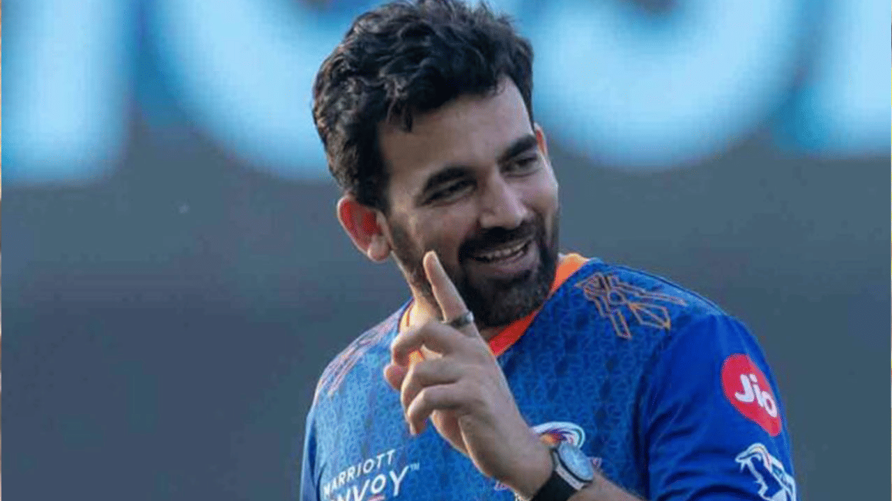 महेंद्र सिंग धोनी पुढील हंगामात चेन्नईचे कोच म्हणून कारभार सांभाळणार असे म्हटले जात होते. खेळाडू म्हणून निवृत्त होऊन तो कोचची जबाबदारी सांभाळेल असे म्हटले जात होते पण आता या सगळ्या अफवा खोट्या ठरल्याच्या पाहायला मिळत आहेत.