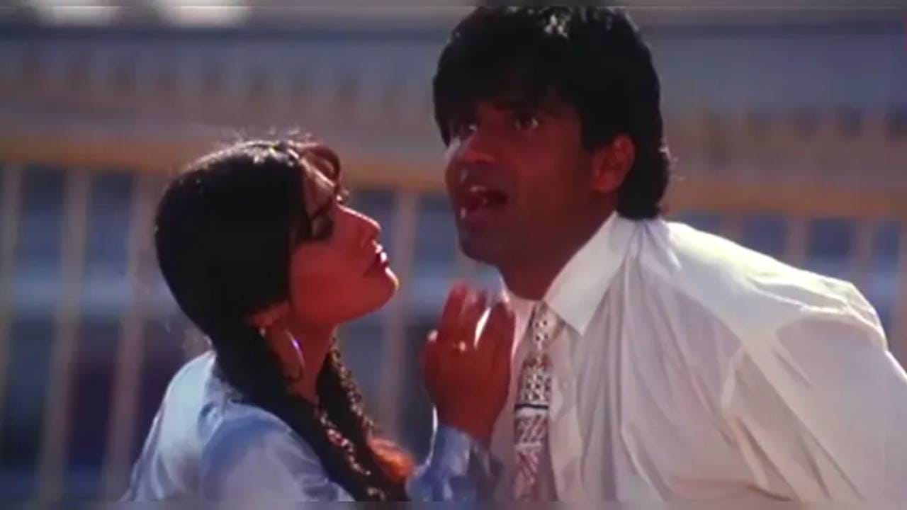 90s Bollywood Song : रवीना टंडनने 10 वेळा ड्रेस बदलला, सुनील शेट्टी मात्र एकाच सूटमध्ये! 30 वर्षांनंतरही गाण्याची क्रेझ कायम