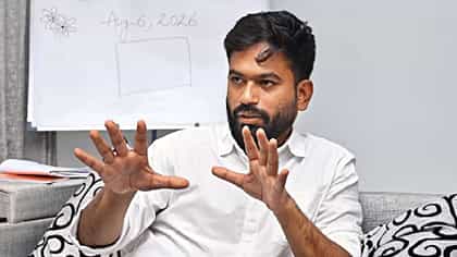 आंदोलनापूर्वीच दीपकेंच्या घरी पोलीस, अटक होणार? दिल्लीत मोठ्या घडामोडी.