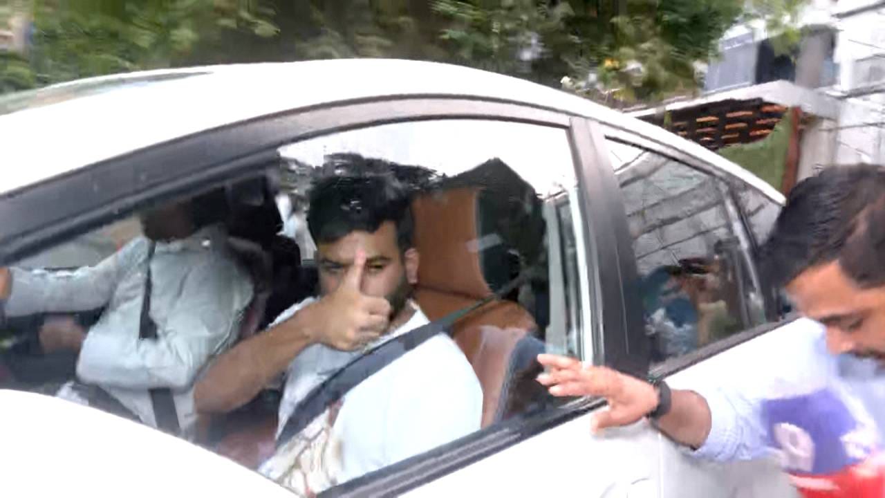 आशा आहे, पुन्हा नक्की भेटू... अभिजीत दीपकेंच्या दोन ओळीच्या पोस्टने चिंता वाढली; काय घडणार? आशा आहे, पुन्हा नक्की भेटू... अभिजीत दीपकेंच्या दोन ओळीच्या पोस्टने चिंता वाढली; काय घडणार?