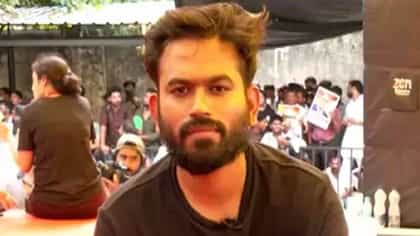 फक्त ज्ञानेश कुमार यांच्या राजीनाम्यासाठी दीपके मुंबईत येत नाहीयत.