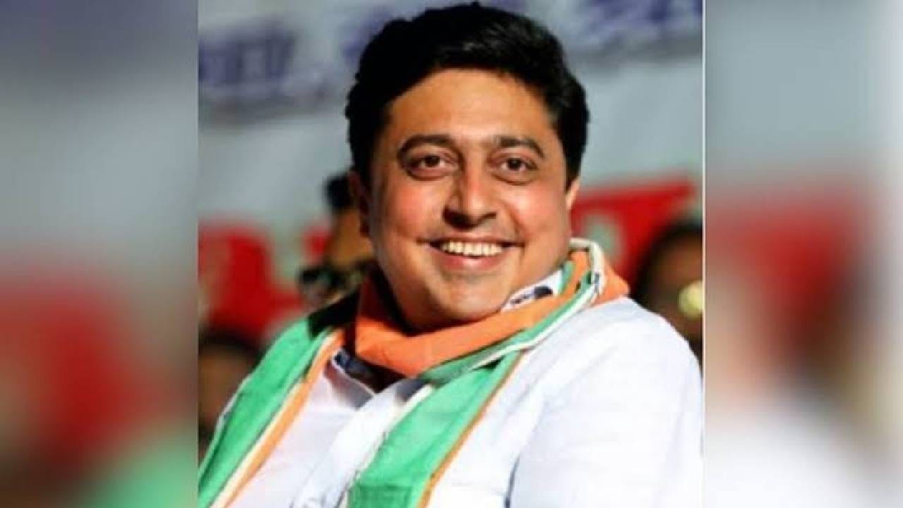 RSSचा बालेकिल्ला असलेल्या नागपूरमध्ये BJPला पराभूत करुन काँग्रेसवरील 'शून्याचा टॅग' हटवणारे अभिजित वंजारी कोण? RSSचा बालेकिल्ला असलेल्या नागपूरमध्ये BJPला पराभूत करुन काँग्रेसवरील 'शून्याचा टॅग' हटवणारे अभिजित वंजारी कोण?