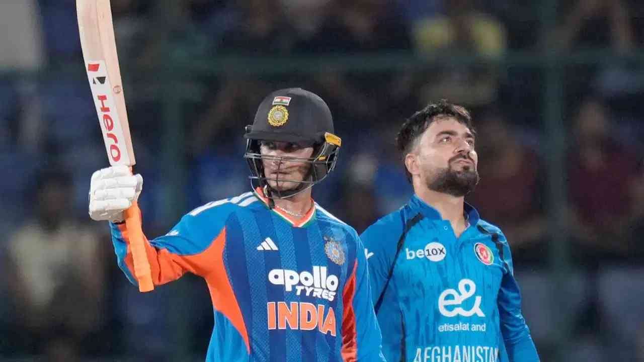 आता भारतासाठी फक्त तो वनडे सामने खेळतो. टी29 क्रिकेटच्या पावरप्लेमध्ये सर्वाधिक सिक्स मारणाऱ्या प्लेयर्सच्या यादीत मार्टिन गुप्टिल तिसऱ्या नंबरवर आहे. न्यूझीलंडचा माजी फलंदाज गुप्टिलने 122 टी20 सामन्यात एकूण 97 सिक्स मारले होते.