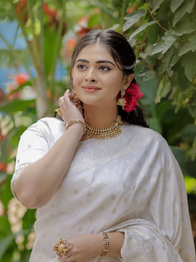 बाई गं.. रोज नजर काढत जा, फोटोमधील ही सौंदर्य क्वीन कोण? सौंदर्य पाहूनच..