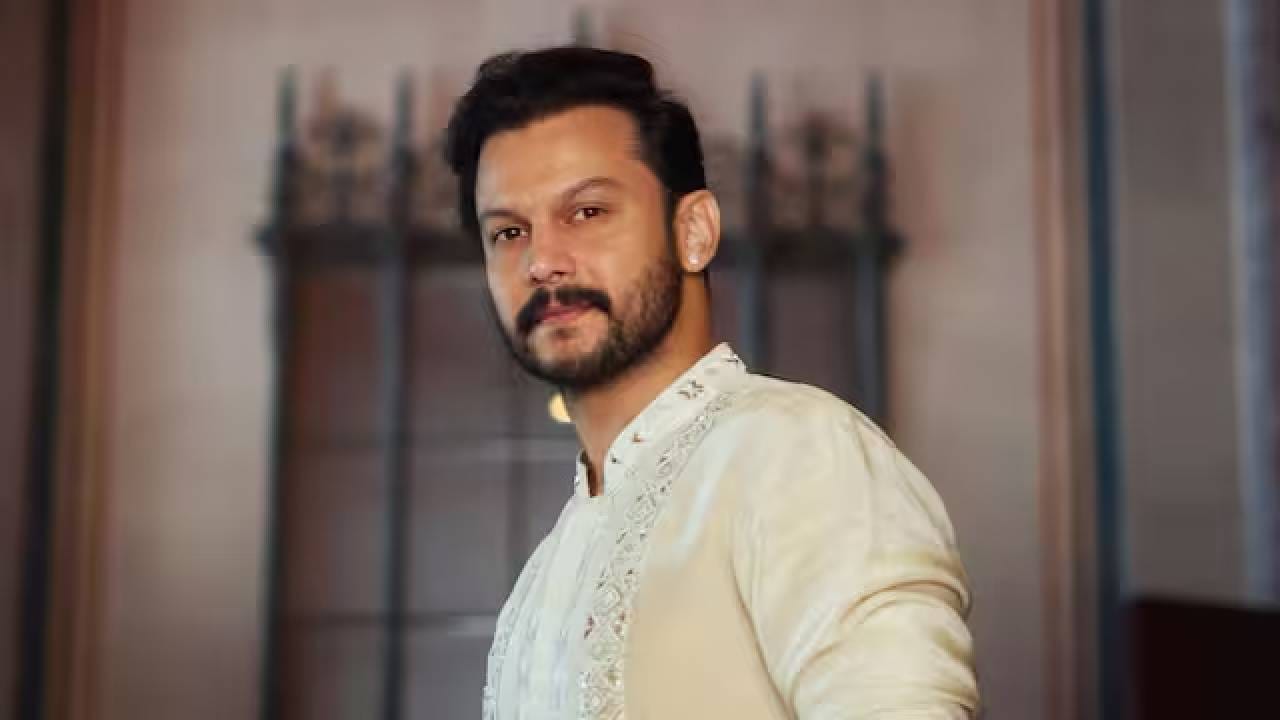 आदिनाथ कोठारे हा मराठी चित्रपटसृष्टीमधील दिग्गज निर्माते महेश कोठारे यांचा मुलगा आहे. आदिनाथ कोठारेने अनेक चित्रपटांमध्ये काम केले आहे. तसेच त्याने काही मालिकांची निर्मिती देखील केली आहे.
