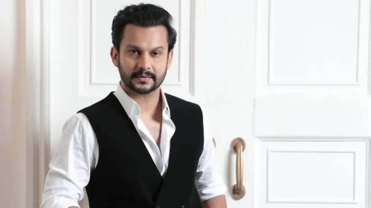 आदिनाथ कोठारेकडे एकूण 26 कोटी रुपयांची संपत्ती आहे. याबाबत कोणतीही अधिकृत माहिती समोर आलेली नाही.