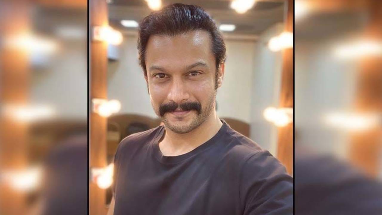 आदिनाथ कोठारे लवकरच रामायण या सिनेमात दिसणार आहे. या चित्रपटात दाक्षिणात्य सुपरस्टार अभिनेत्री साई पल्लवी आणि अभिनेता रणबीर कपूर महत्त्वाच्या भूमिकेत दिसणार आहे. या चित्रपटासाठी त्याने तगडे मानधन घेतले असल्याचे बोलले जाते.
