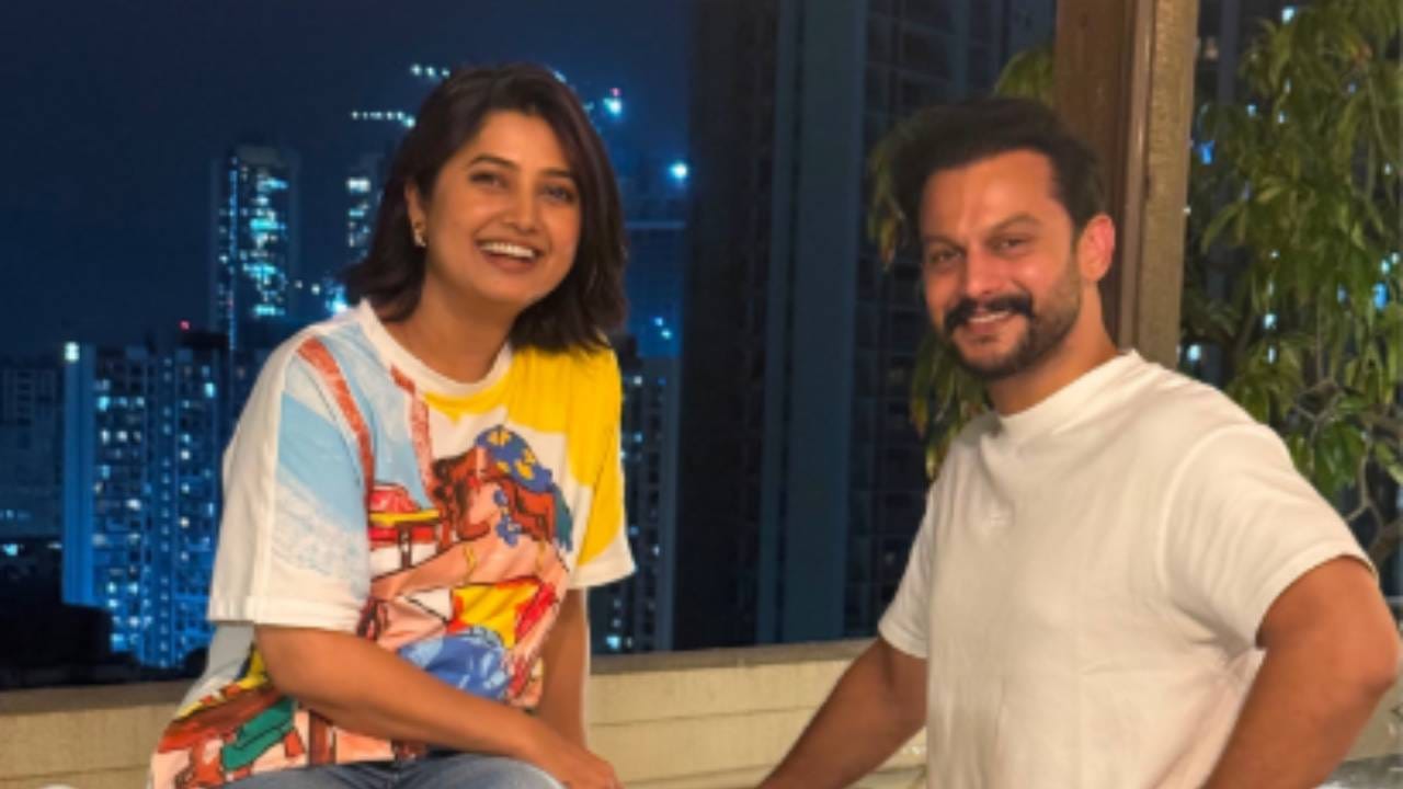 मराठमोळी अभिनेत्री प्राजक्ता माळीने नुकताच सोशल मीडियावर एक पोस्ट शेअर केली आहे. या पोस्टमध्ये तिने आदिनाथ कोठारेसोबतचे फोटो शेअर केले आहेत.