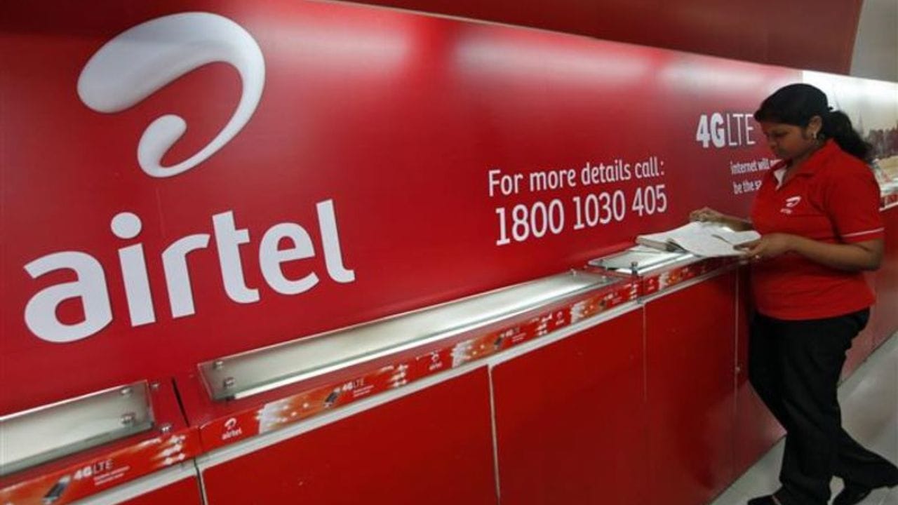 ज्यात 30 GB क्लाऊड स्टोरेज देखील मिळेल. एअरटेलच्या 499 च्या रिचार्जमध्ये SonyLIV चे सब्सक्रिप्शन मिळेल. ही एक अत्यंत मोठी ऑफर म्हणावी लागेल. 