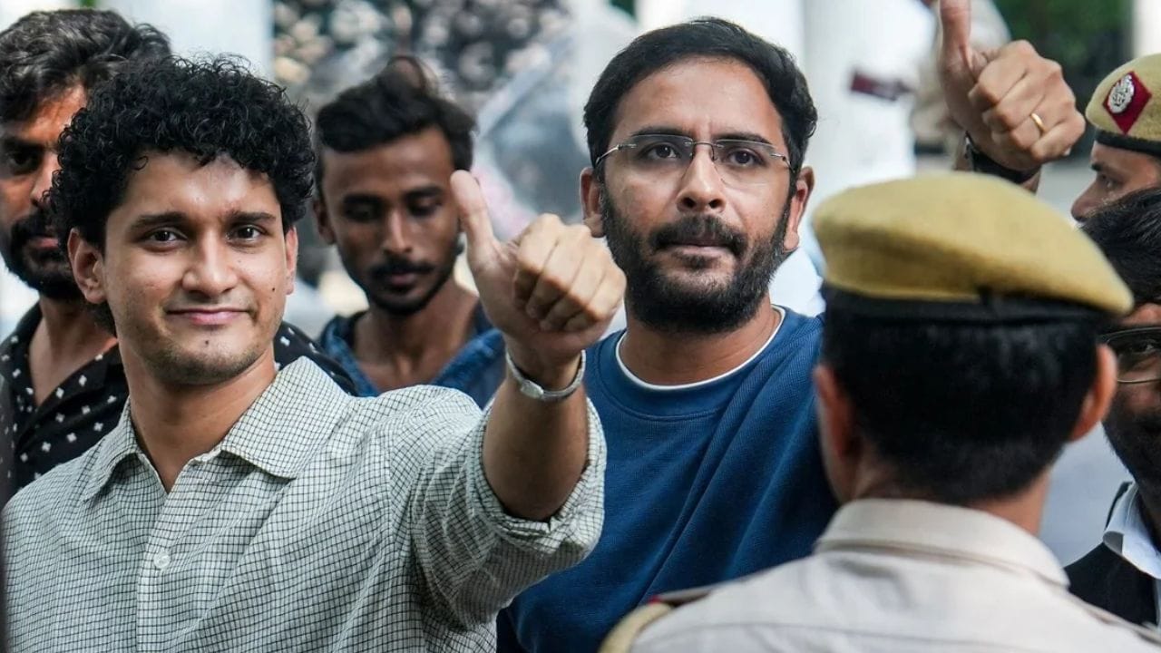 आशुतोष रांका आणि सौरव दास यांच्यासह 3 सीजेपीच्या नेत्यांना अटक, जेलमध्ये पाठवण्याची भीती, रात्री उशीरा.. आशुतोष रांका आणि सौरव दास यांच्यासह 3 सीजेपीच्या नेत्यांना अटक, जेलमध्ये पाठवण्याची भीती, रात्री उशीरा..