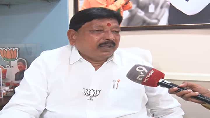 Video : दुष्काळग्रस्तांना मदतीचा हात; १२५ नगरसेवकांकडून एक महिन्याचे मानधन, पाणी कपातीचे संकेत Video : दुष्काळग्रस्तांना मदतीचा हात; १२५ नगरसेवकांकडून एक महिन्याचे मानधन, पाणी कपातीचे संकेत