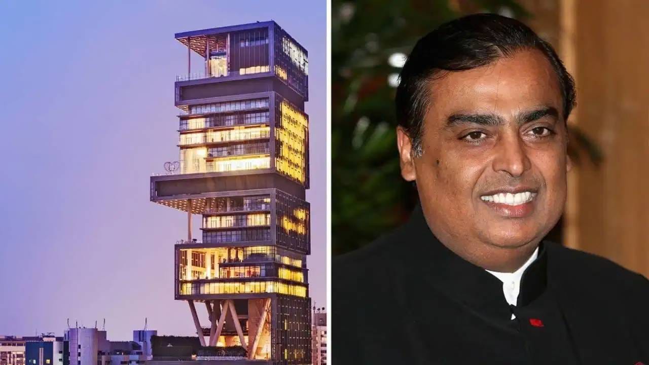 अंबानी कुटुंबिय हे अँटिलिया या आलिशान आणि लग्झरी घरात राहतात. या घराची किंमत जवळपास 1500 कोटी रुपये आहे. या घराचा प्रत्येक कोपरा हा विशेष डिझाइन करण्यात आला आहे. त्याची देखरेख करण्यासाठी देखील विशेष लोक नेमण्यात आली आहेत.
