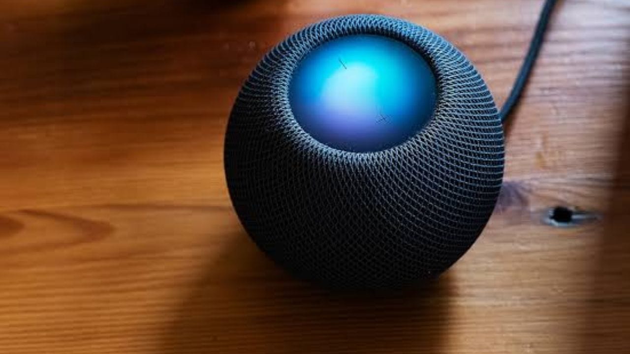Apple च्या HomePod mini या स्मार्ट स्पीकरचे नवीन मॉडेल अॅपल सादर करणार आहे. यात वेगवान प्रोसेसर, वायरलेस कनेक्टिव्हिटी आणि अनेक पर्याय मिळणार आहेत.