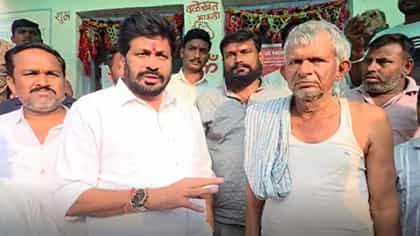 फायनान्स कंपनीने शेतकऱ्याचं घर सील केलं, बच्चू कडूंनी कुलूप तोडलं.