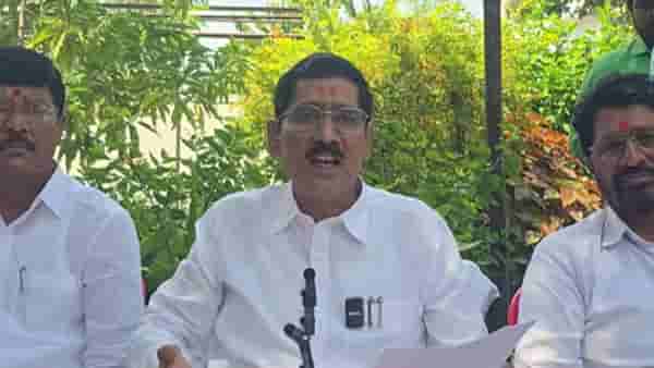 Bajrang Sonawane : वाल्मिक कराड जेलमध्ये असला तरी अनेकांसोबत फोनवरून संवाद; बजरंग सोनवणेंचा गंभीर आरोप