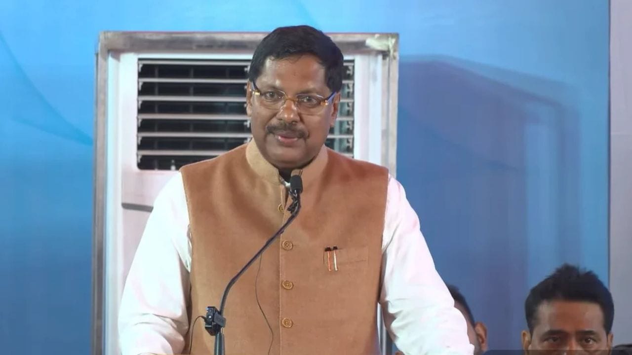 सीजेपीच्या आंदोलनावर माजी सरन्यायाधीश भूषण गवई यांची पहिली प्रतिक्रिया काय? हात जोडले आणि... सीजेपीच्या आंदोलनावर माजी सरन्यायाधीश भूषण गवई यांची पहिली प्रतिक्रिया काय? हात जोडले आणि...