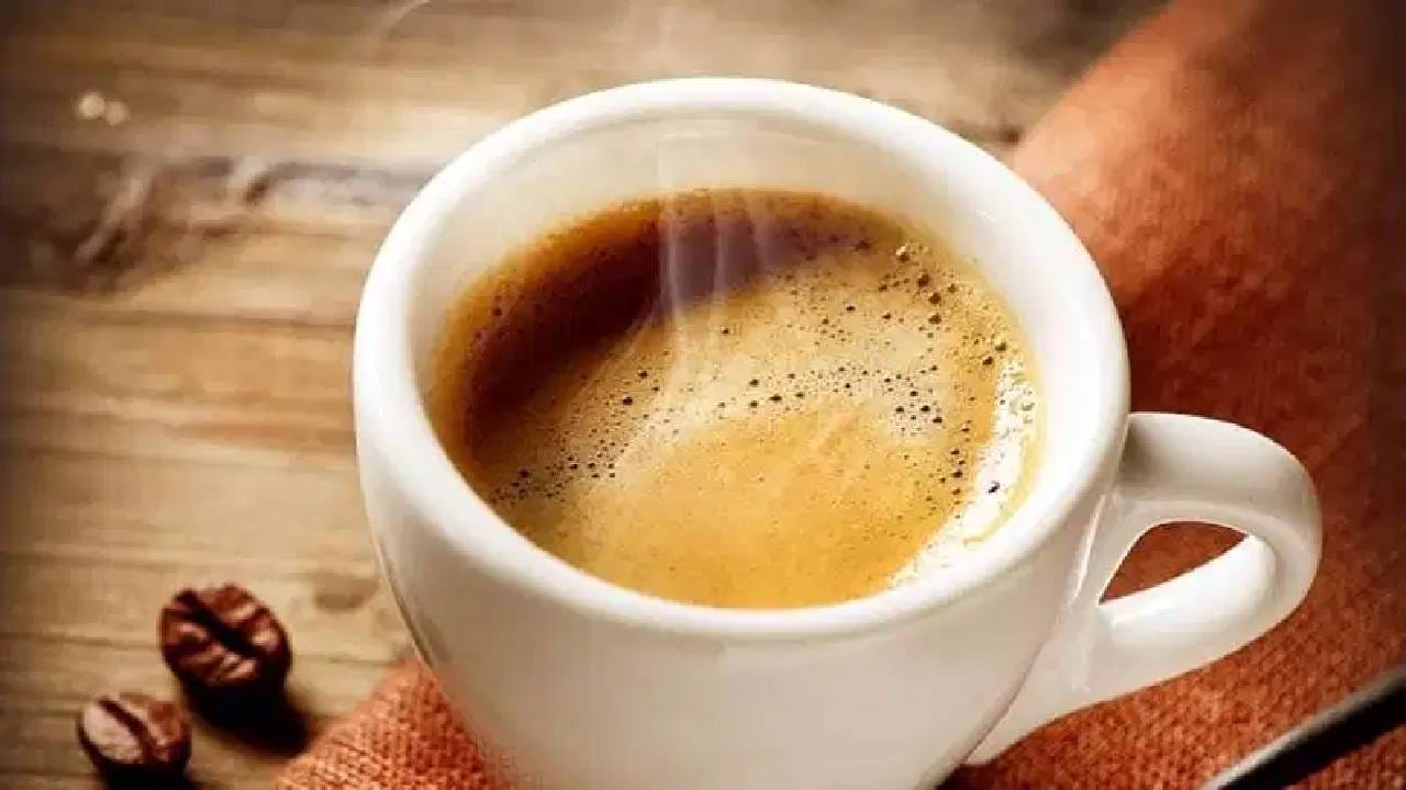 ब्लॅक कॉफीमधील कॅफिनमुळे काही महिलांना अस्वस्थता, झोपेचा त्रास किंवा पोटाशी संबंधित समस्या जाणवू शकतात. त्यामुळे कॅफिनचे सेवन किती होते, याकडे लक्ष देणे महत्त्वाचे आहे.