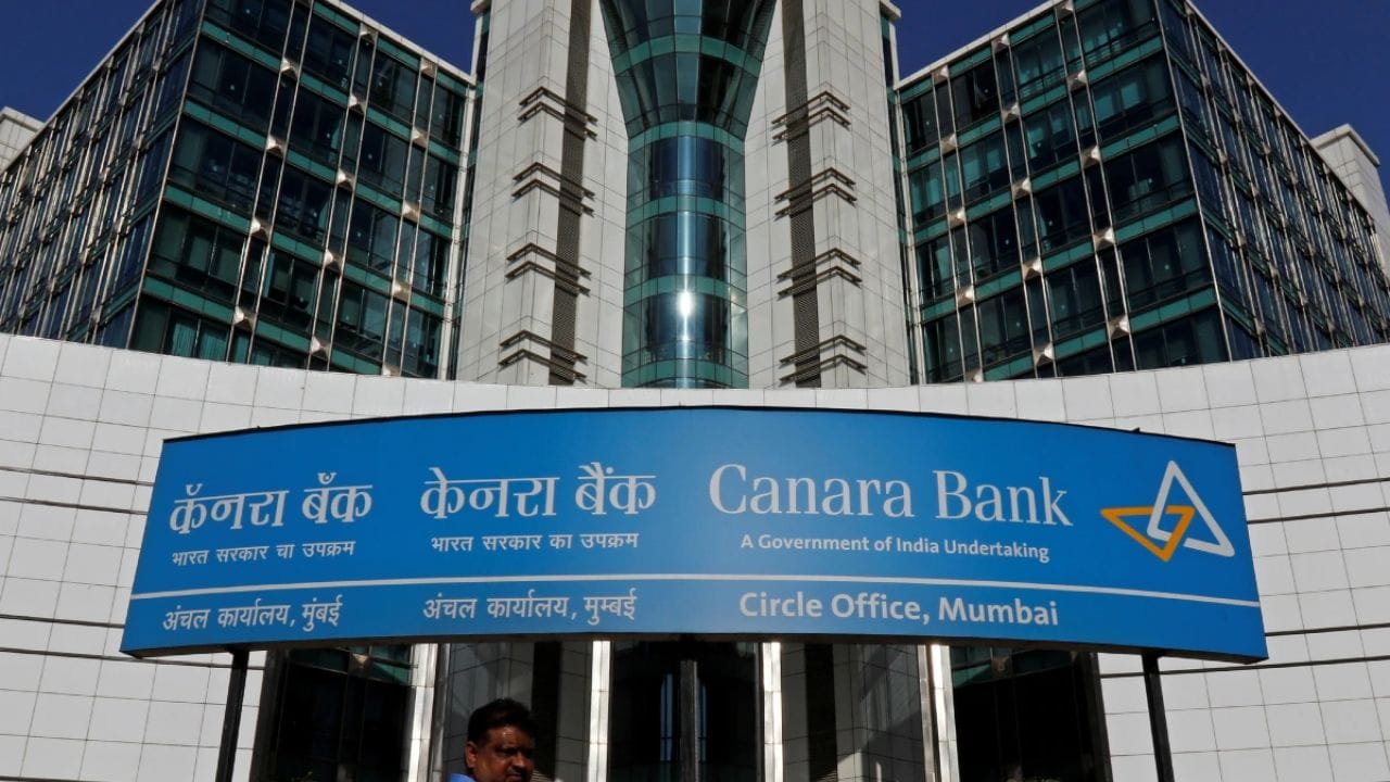 Canara Bank बँक देखील देतेय फायदा - कॅनरा बँकेचा 444 दिवसांच्या एफडीत व्याज देण्यात तिसरा नंबर येतो. यात गुंतवणूक केल्यानंतर ग्राहकांना तगडे व्याज मिळत आहे. या वर्षीच्या मार्च महिन्यापासून या बँकेत या योजनेत 6.50% व्याज दिले जात आहे. 