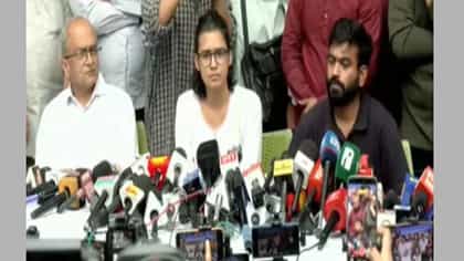 मोठी बातमी! अभिजीत दिपकेंच्या पत्रकार परिषदेत मोठा गोंधळ, थेट..,.